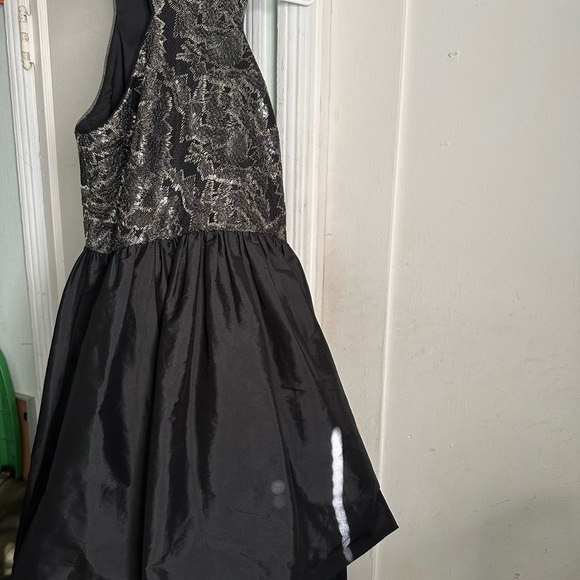 Vera Wang Women's Metallic Embroidered Mock Neck High Low Dress Size 14 - Picture 7 of 14